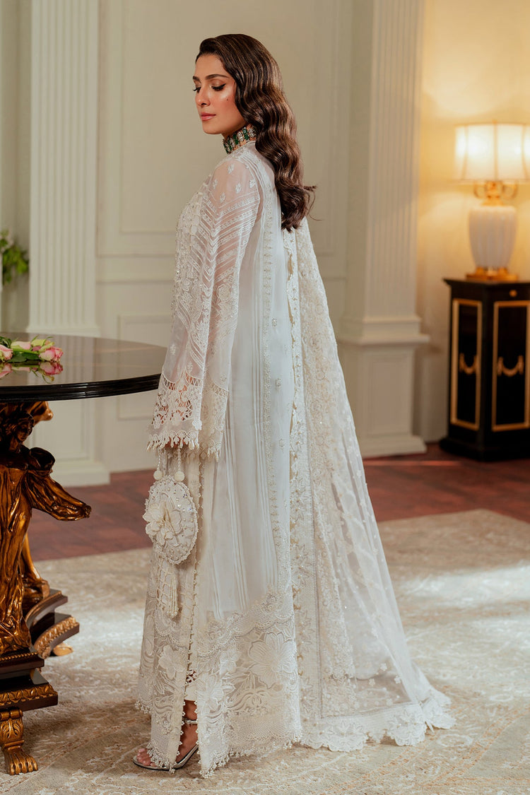 BAROQUE CHANTELLE HIT ARTICLE