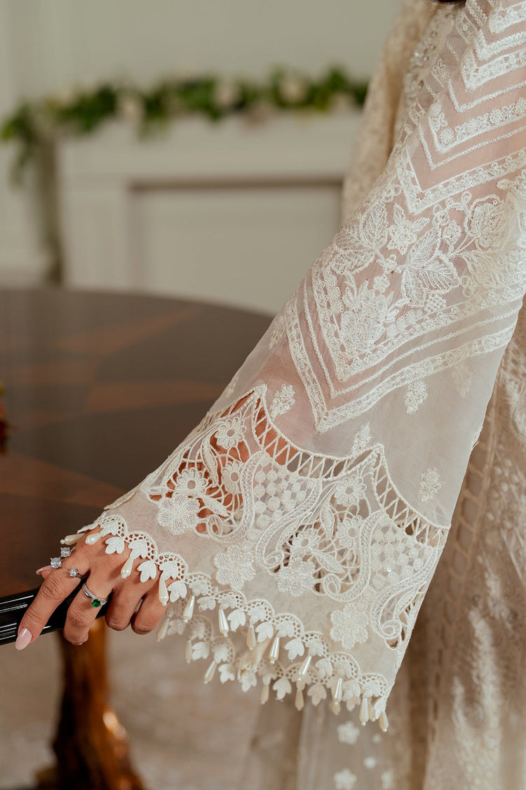 BAROQUE CHANTELLE HIT ARTICLE