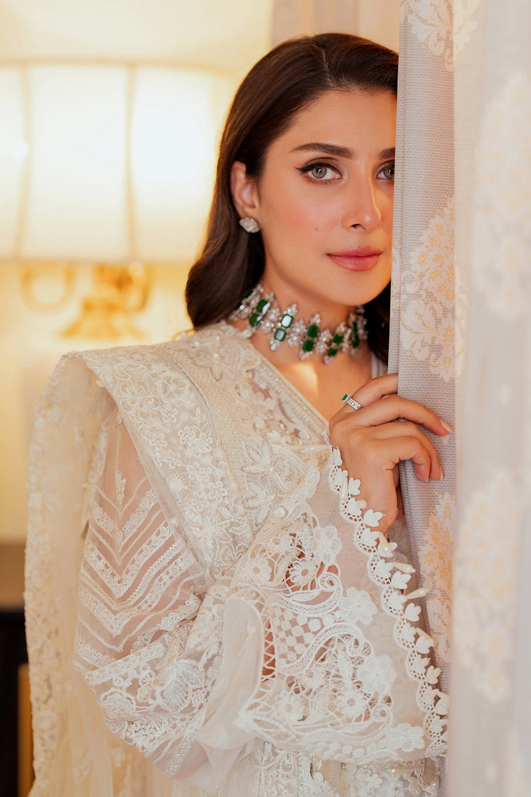 BAROQUE CHANTELLE HIT ARTICLE