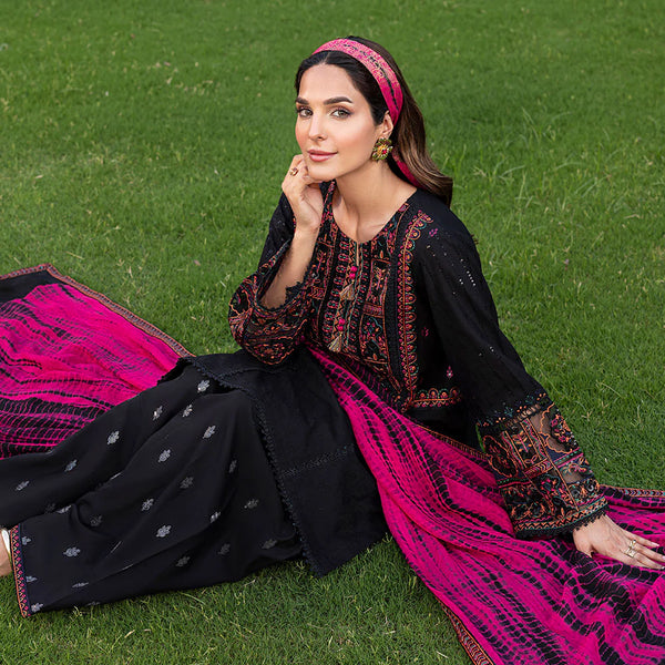 ZOYA AHMAD ZAFIA- 06