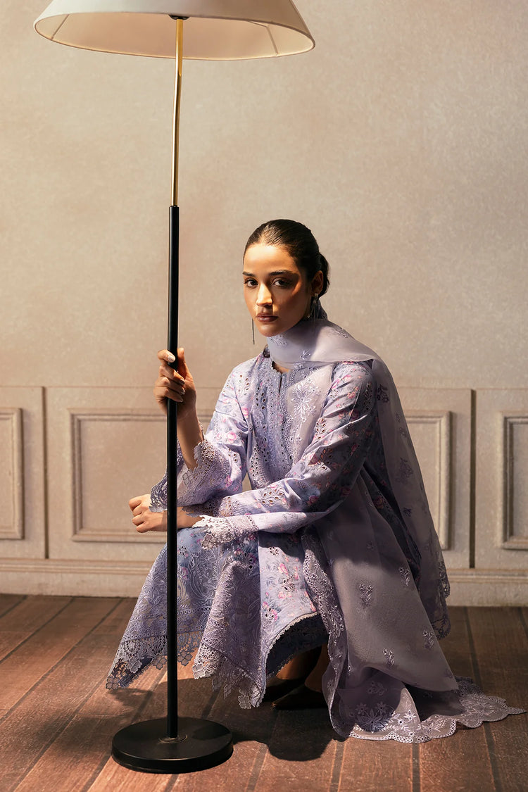 DAY BREAK BY AFROZEH CHICKEN KARI-DAWN DUSTED