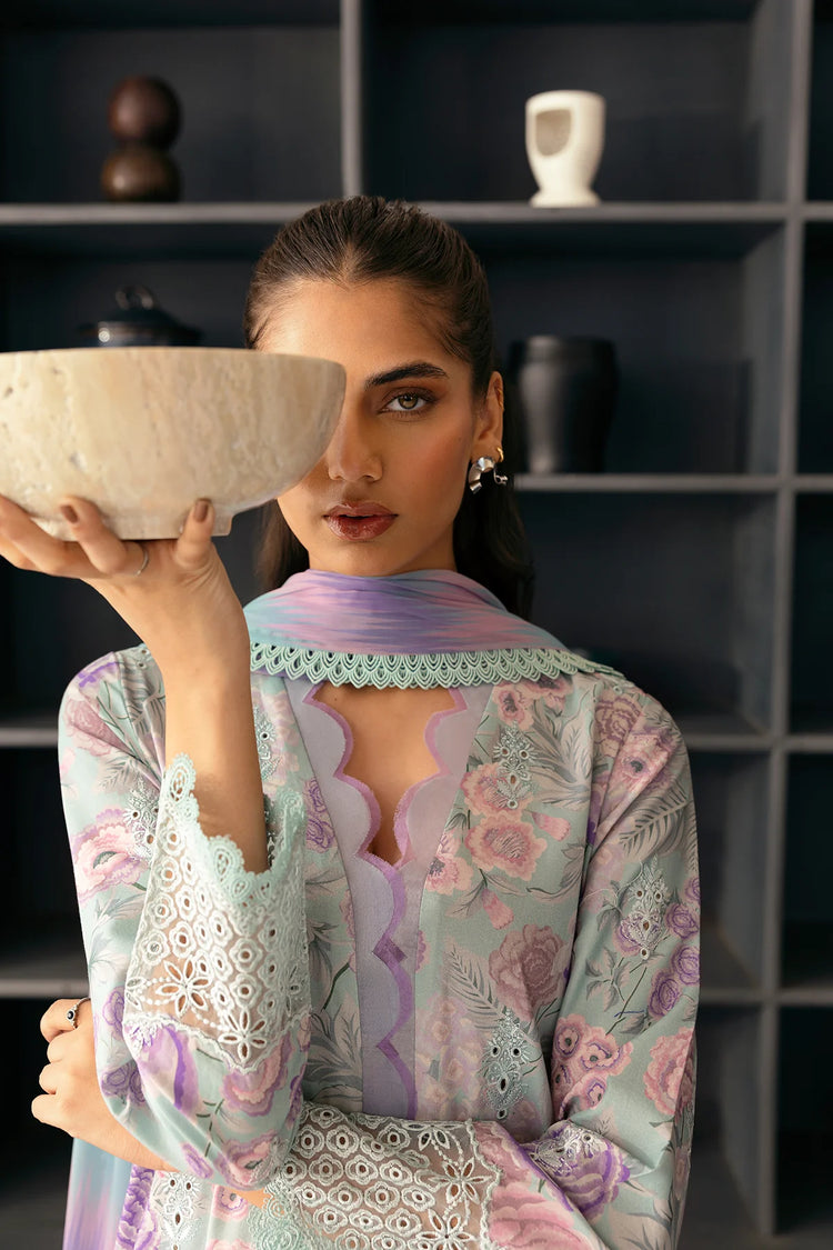 DAY BREAK BY AFROZEH CHICKEN KARI-LIGHT DRENCHED