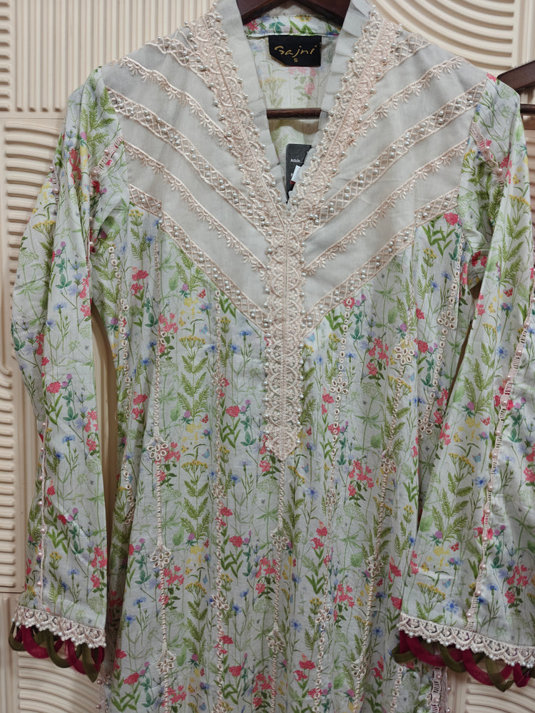 ZA AAMNA NOOR LUXUR LAWN PRET | D-01