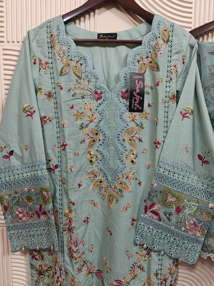 ZA AAMNA NOOR LUXUR LAWN PRET | D-05