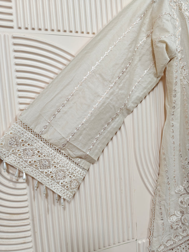 MUNIRA STITCHED CHIKANKARI 2025 D-02