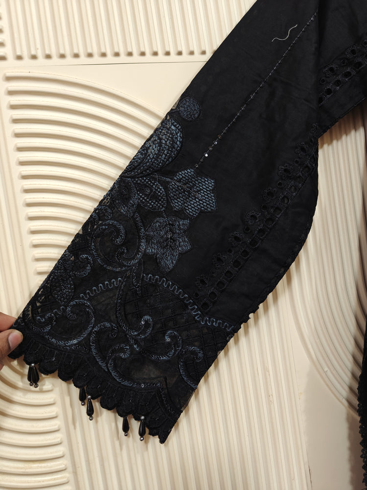 MUNIRA STITCHED CHIKANKARI 2025 D-07