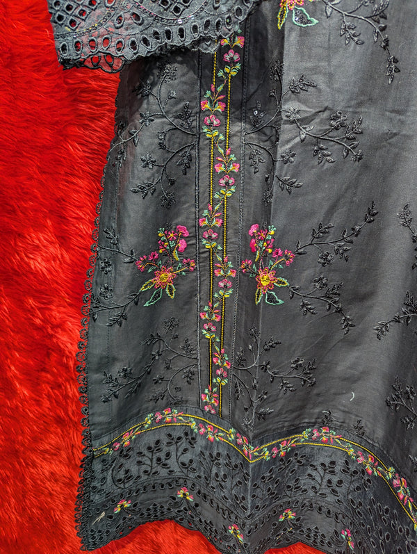 MUNIRA BY ZOYA AHMAD LUXURY LAWN- PRET | D-02
