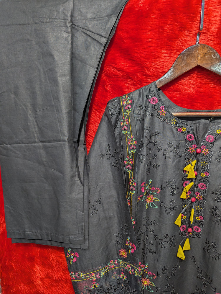 MUNIRA BY ZOYA AHMAD LUXURY LAWN- PRET | D-02