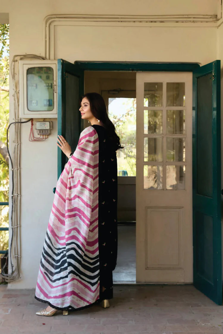 VINTAGE FLORA BY MANARA LUXURY LAWN | VF-03