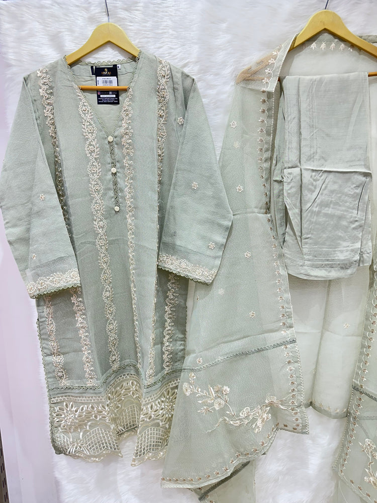 ZOYA AHMAD PARCHAIYAN- 04