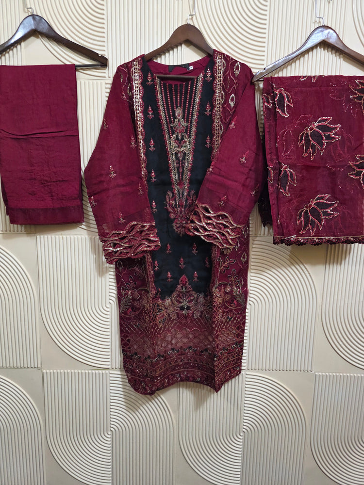 ZOYA AHMED NAQSH FORMAL D-05