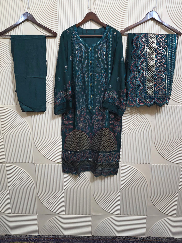 ZOYA AHMED NAQSH FORMAL D-04