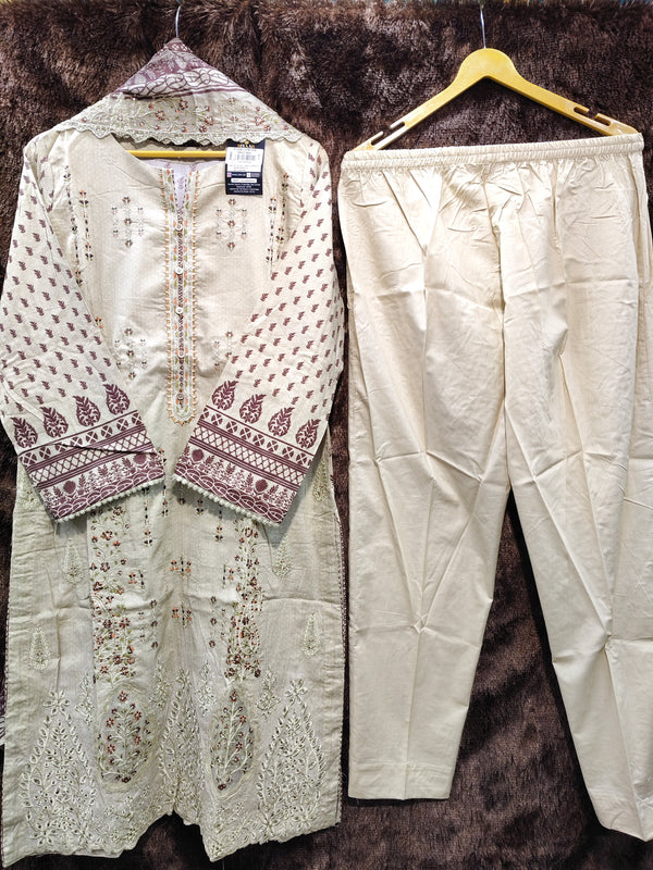 IZZA BY TAWAKKAL PREMIUM LAWN | D-04