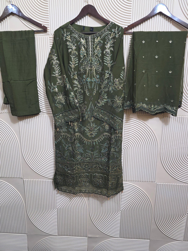 ZOYA AHMED NAQSH FORMAL D-01 (C)