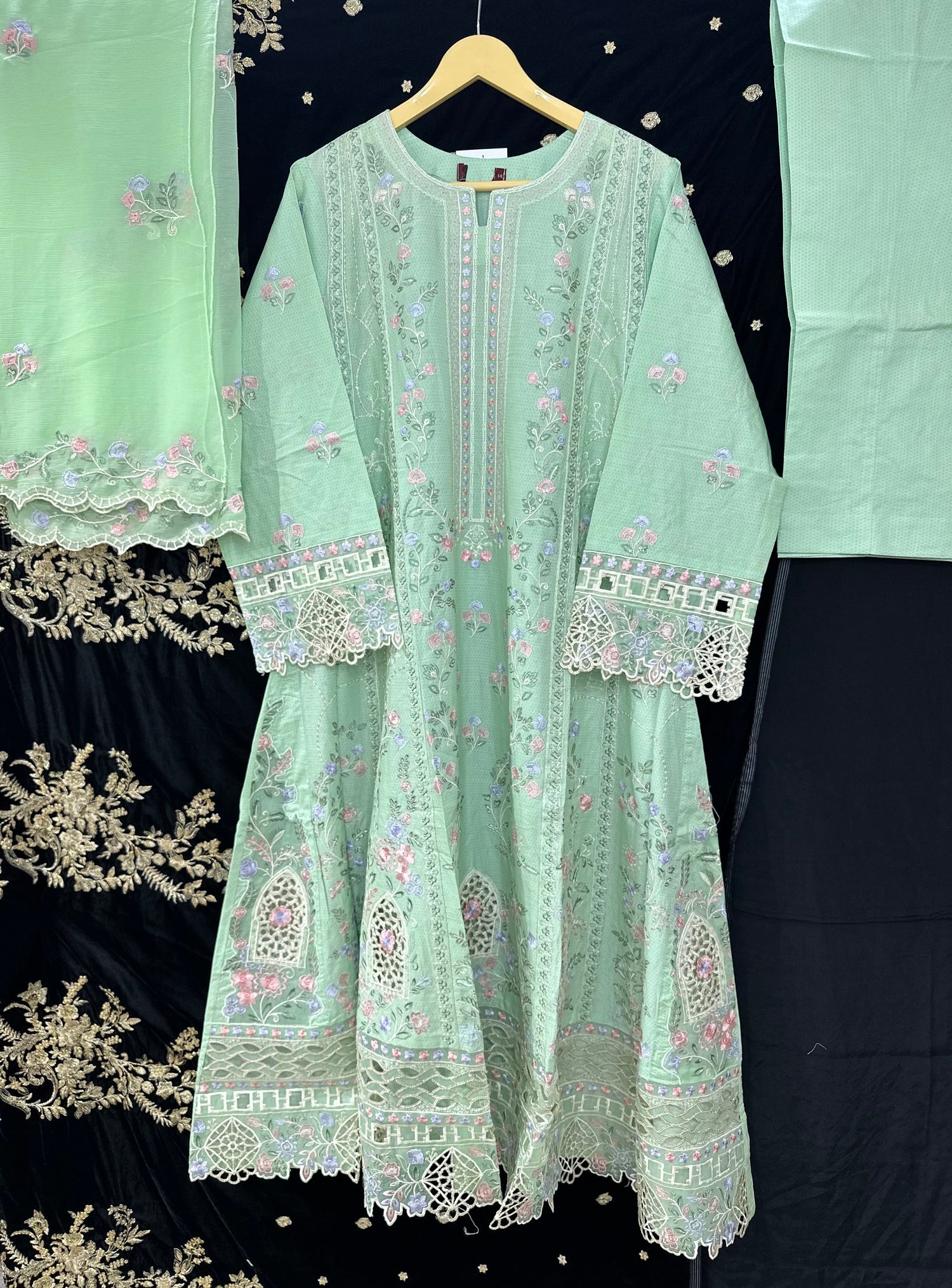 BIN SAEED LUXURY FROCKS