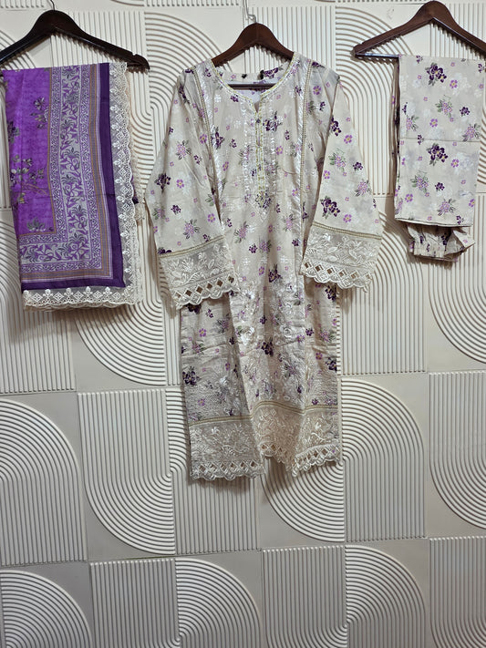 SADABAHAR SIGNATURE STITCHED LAWN D-04