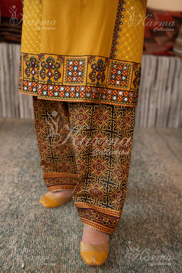 KARMA NAQSH- OCHER