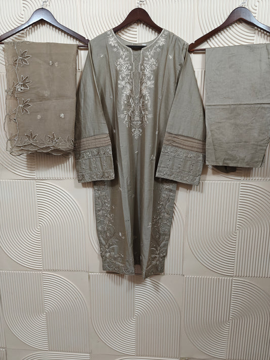 ZOYA AHMED NISSA  LUXURY LAWN D-11