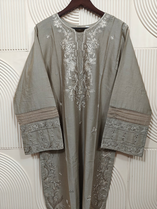 ZOYA AHMED NISSA  LUXURY LAWN D-11