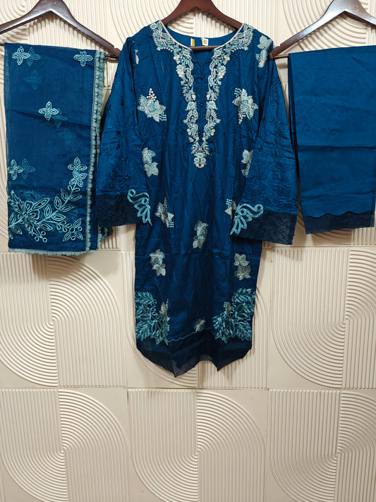 ZOYA AHMED NISSA  LUXURY LAWN D-07