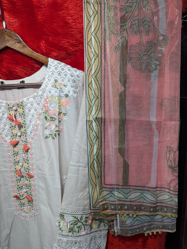 MUNIRA BY ZOYA AHMAD LUXURY LAWN- PRET | D-07