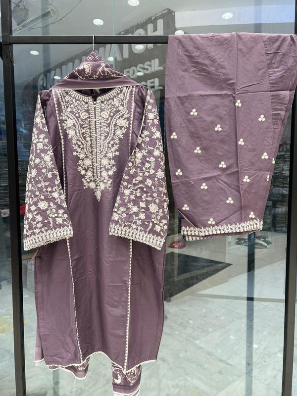 SIERRA ZOYA AHMAD -28