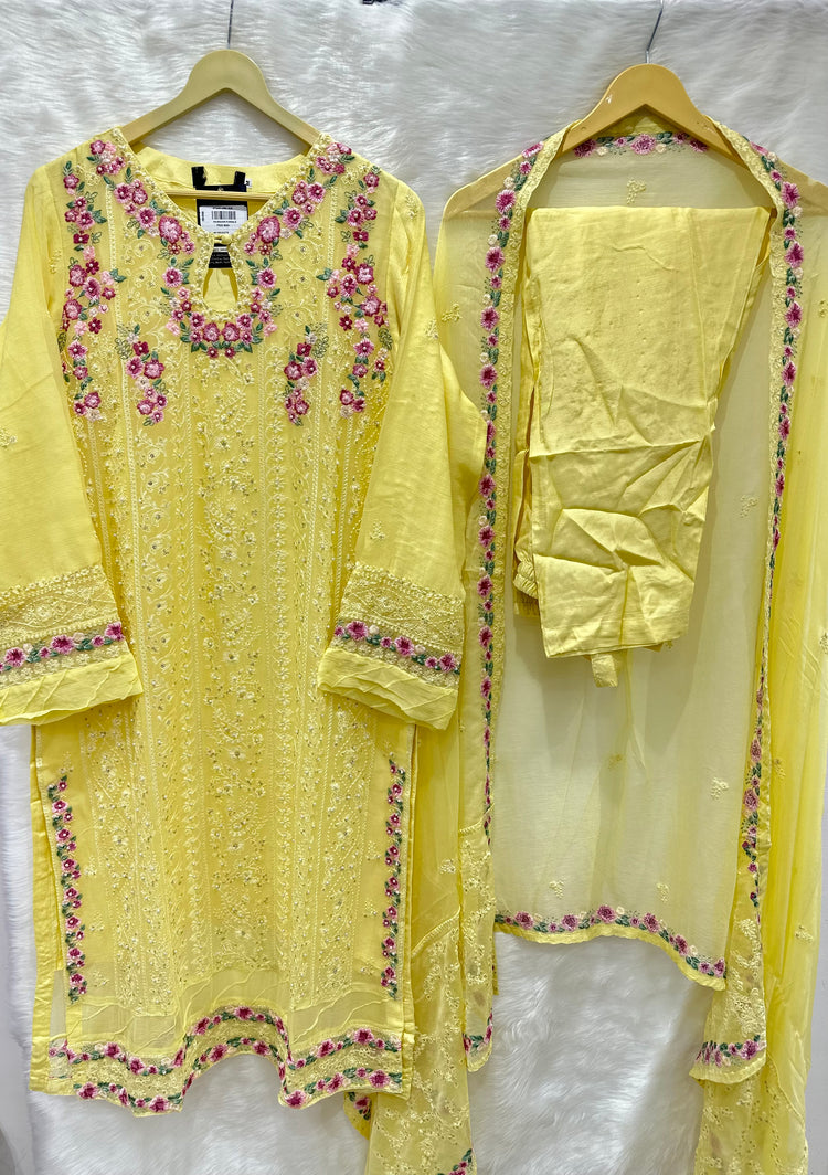 ZOYA AHMAD PARCHAIYAN- 06